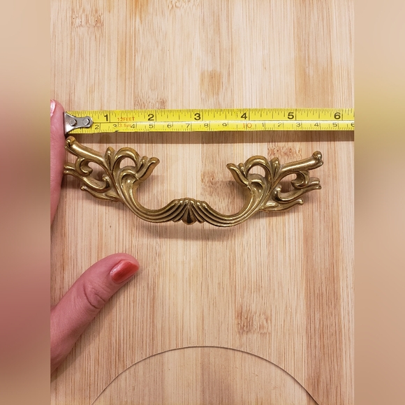 Set of 5 Vintage French Provincial Style Drawer Pulls Brass Tone - Picture 10 of 11